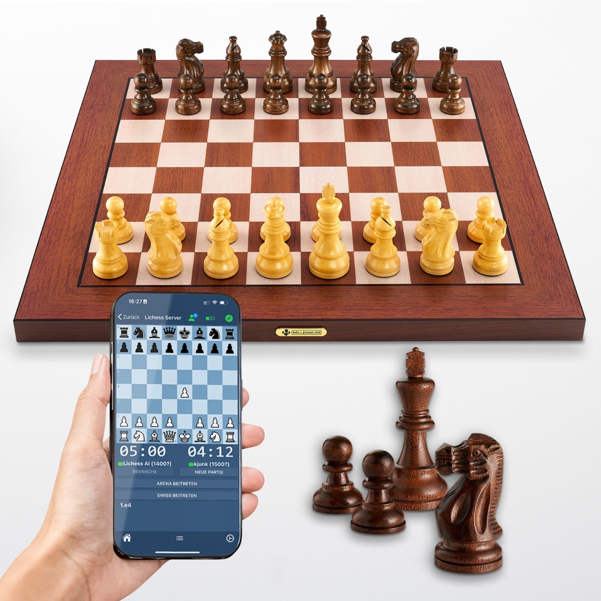 Schachbrett, Schachfiguren, Holzschach, Startaufstellung, Digitales Spielbrett