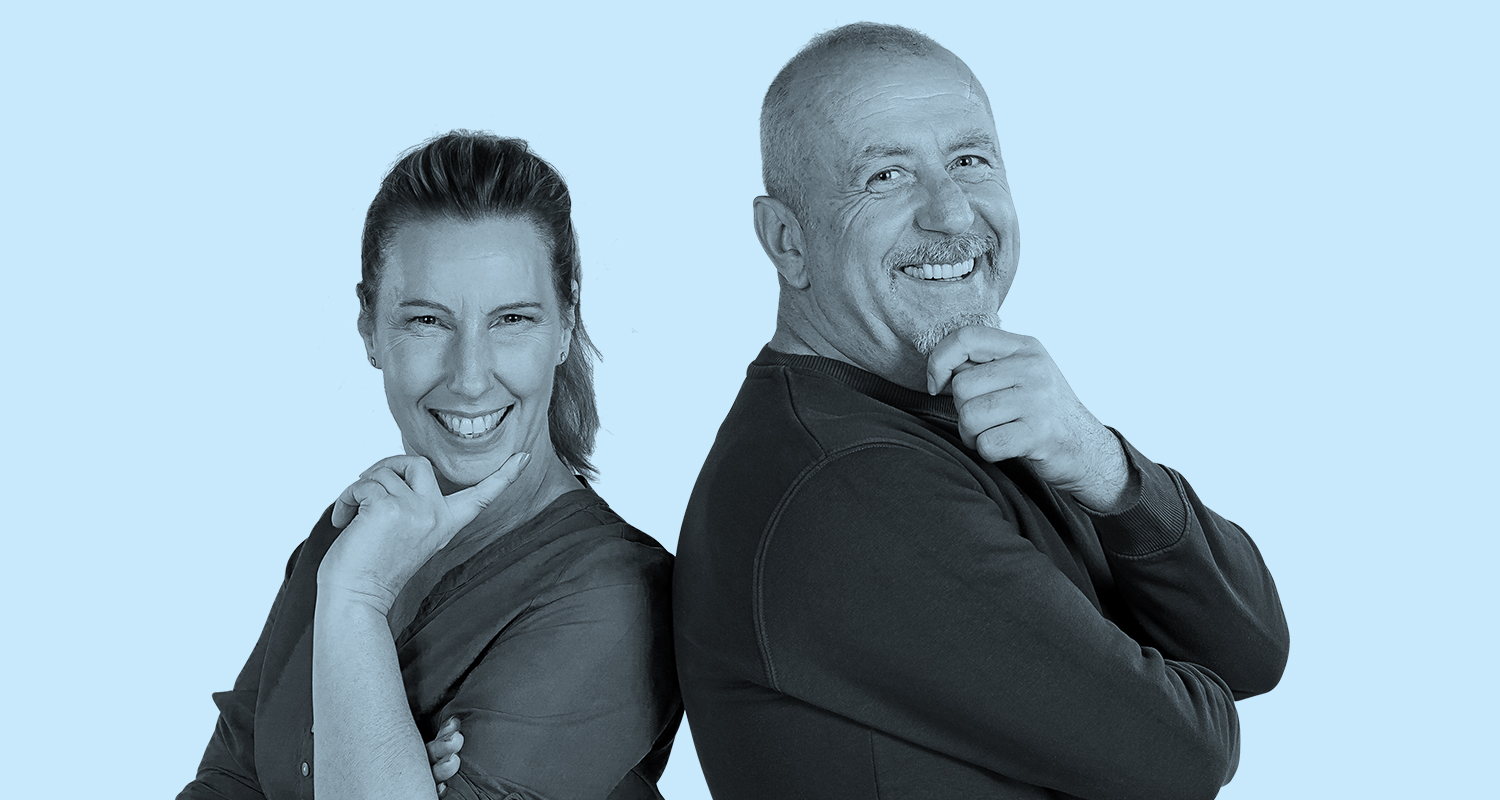 person, smiling, paar, portrait, blauer_hintergrund