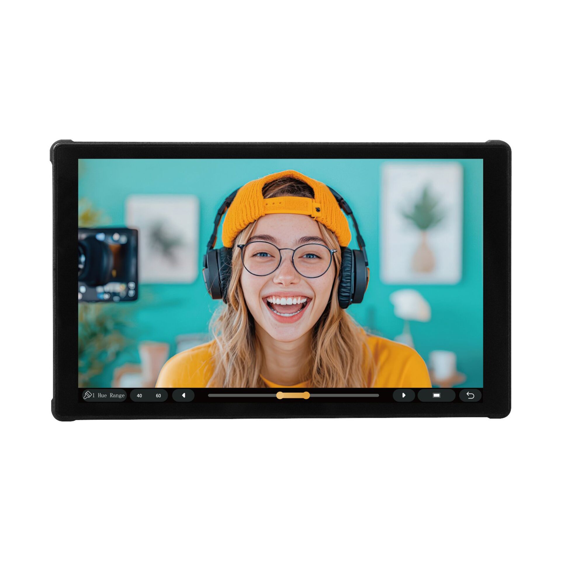 Kopfhörer, Video-Monitor, orangefarbener Hut, Brille, lächelnde Person