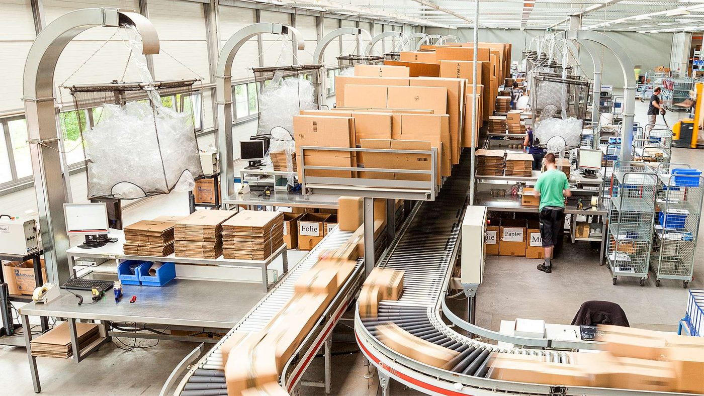 Sortieranlage, Lager, Kartons, Fertigung, Transportband