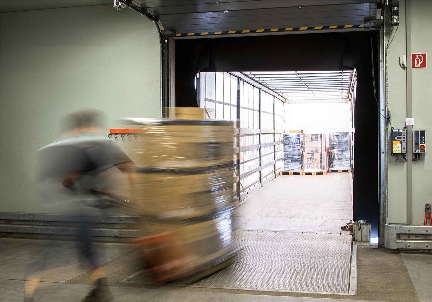 Ladung, Gütertransport, Paletten, Lagerhalle, Rollstapler
